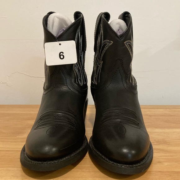 Women’s Short Cowboy Boots Black Leather Boots NWOB Size 6 Soto Janis - Picture 6 of 15